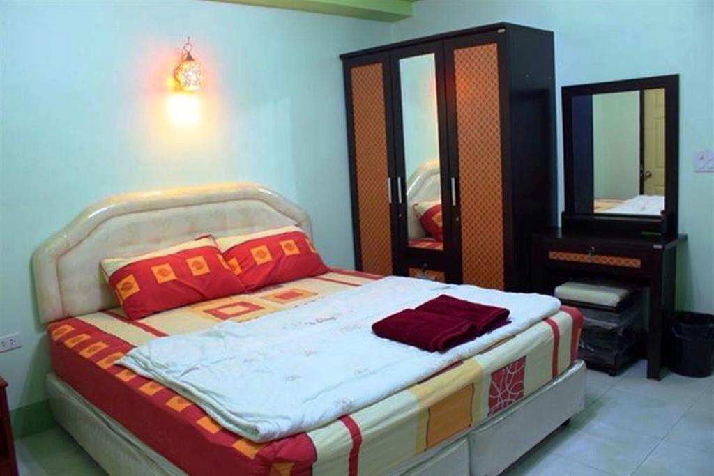 Puphaya Budget 122 Pattaya