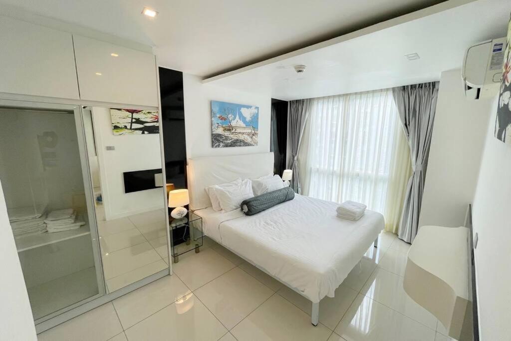 Glamorous 1 Bedroom In Center *