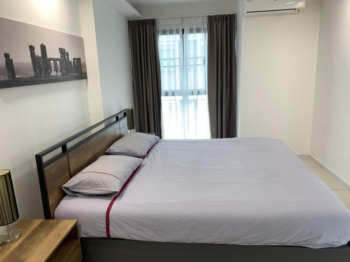 5 Min Walk To Beach Tropical Garden Apartment *