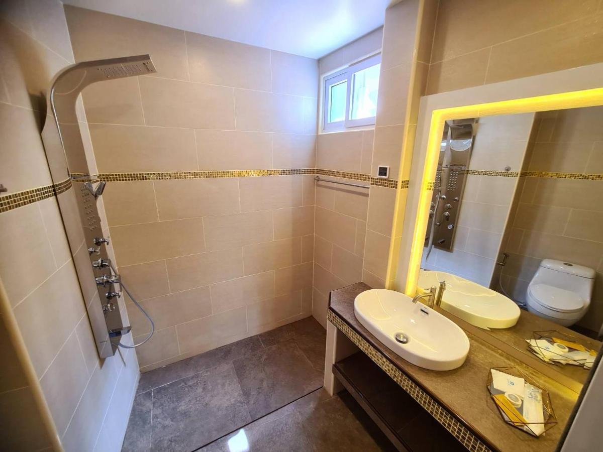 Izzyland Luxury Pool Walking Street 5 Bedrooms Pattaya