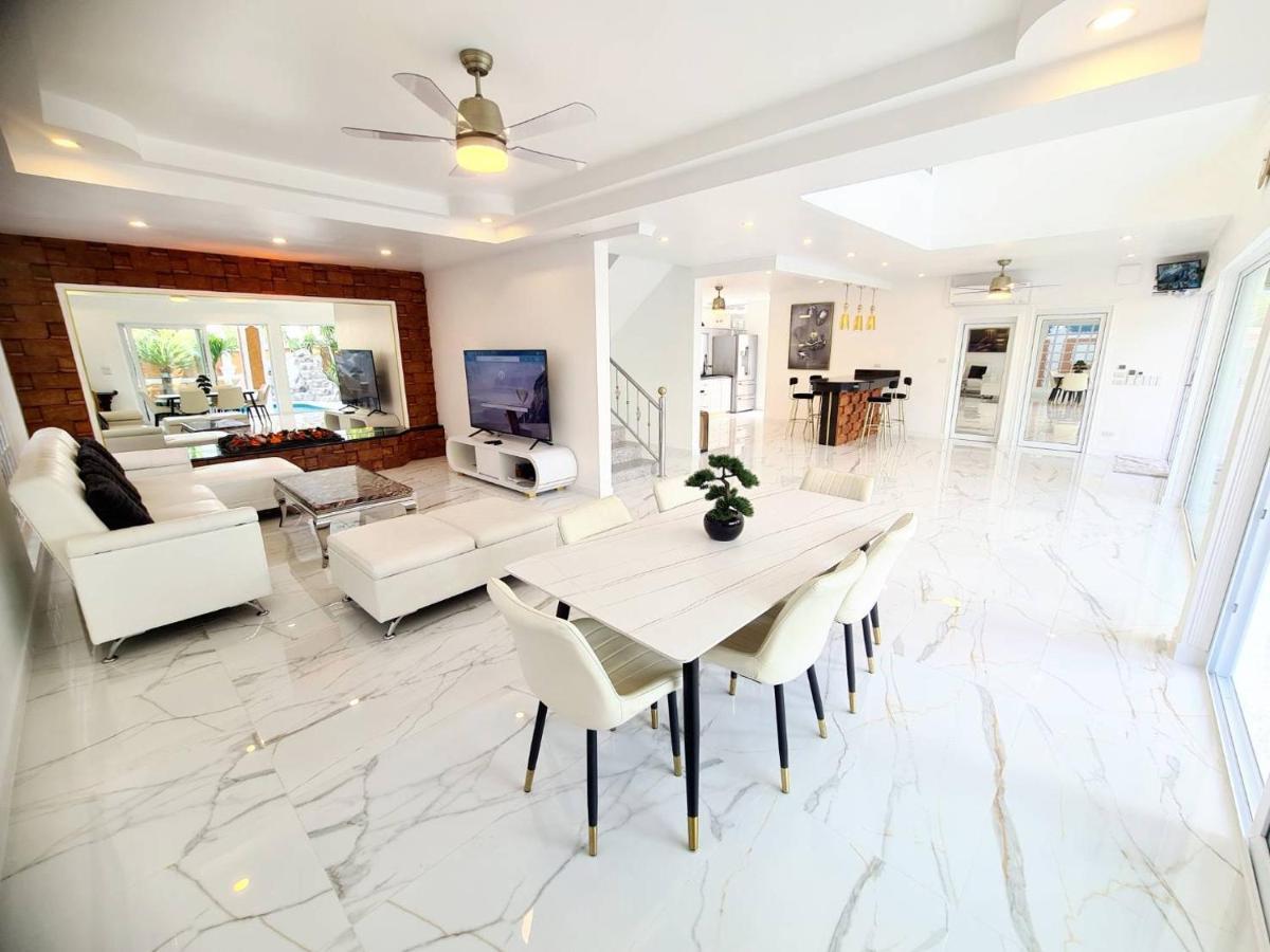 Izzyland Luxury Pool Walking Street 5 Bedrooms Villa Pattaya