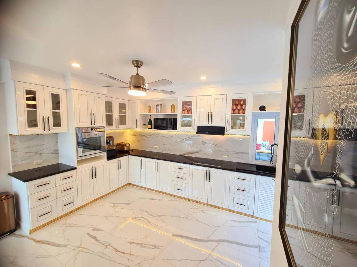 Izzyland Luxury Pool Walking Street 5 Bedrooms Villa *