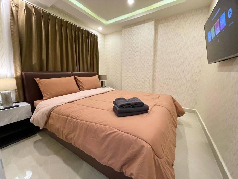 Large Luxury, Pool View, Grand Avenue, - 202 Apartment Pattaya