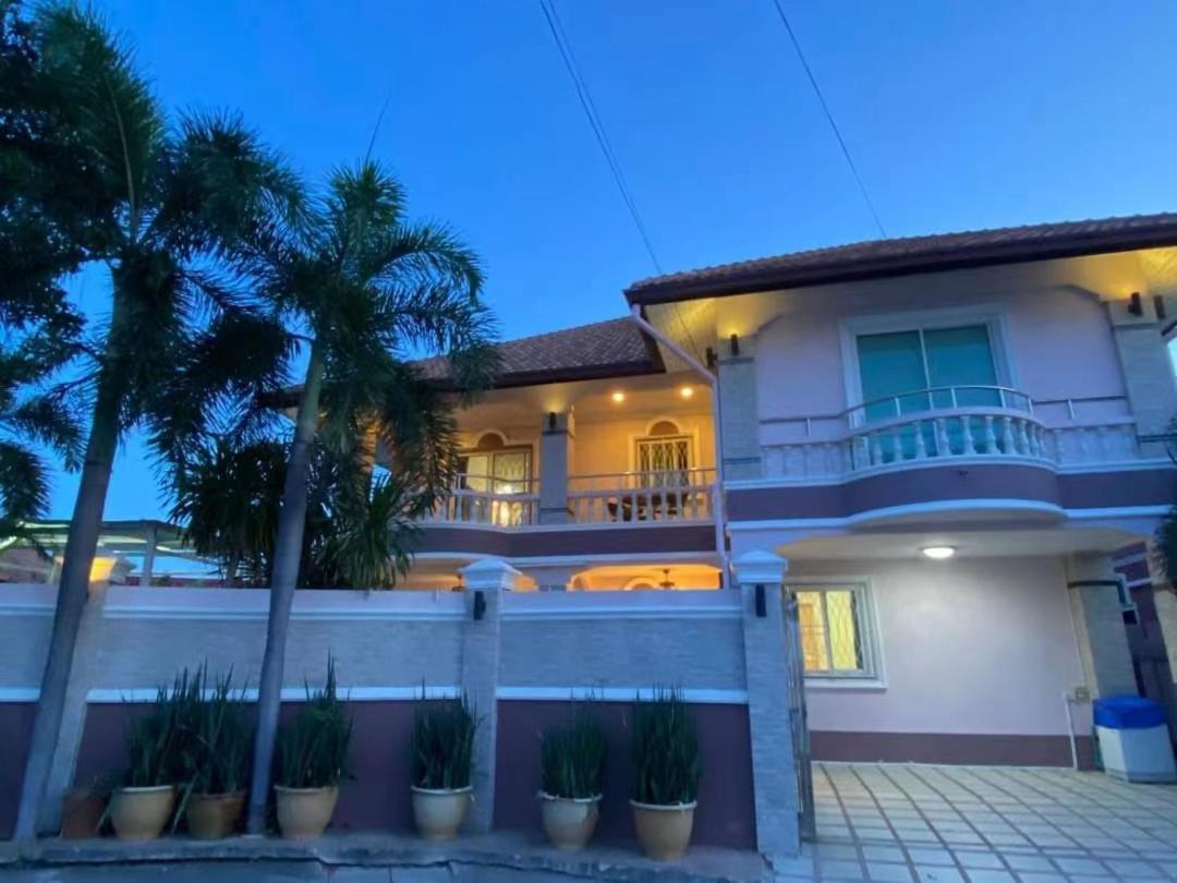 芭提雅,morden 5br,bbq,karaoke Villa