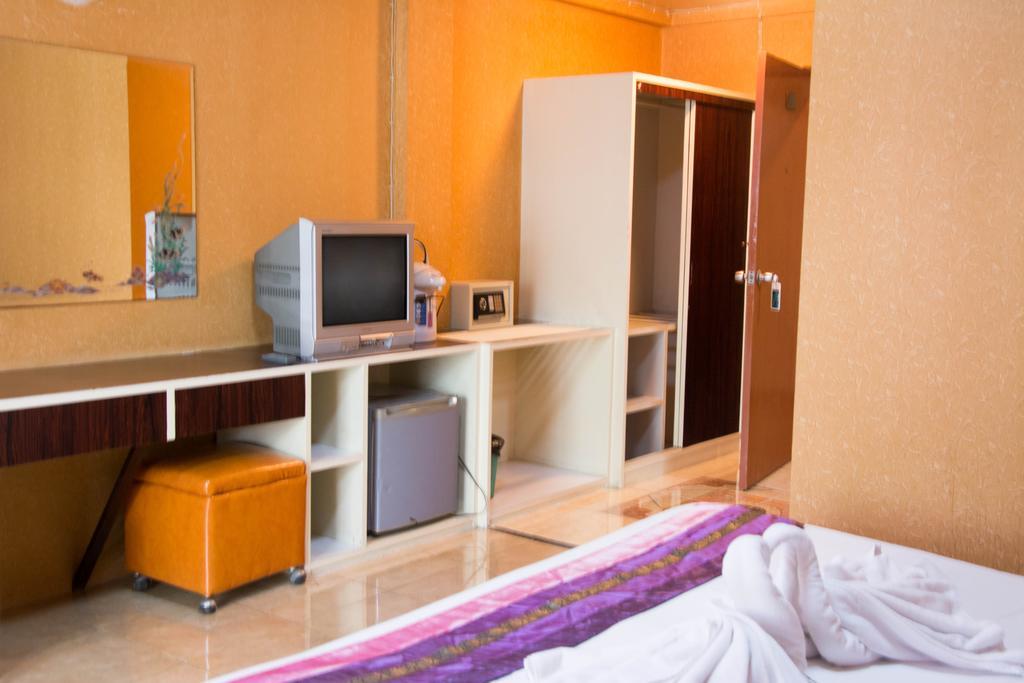 Thai Palace Apartment *