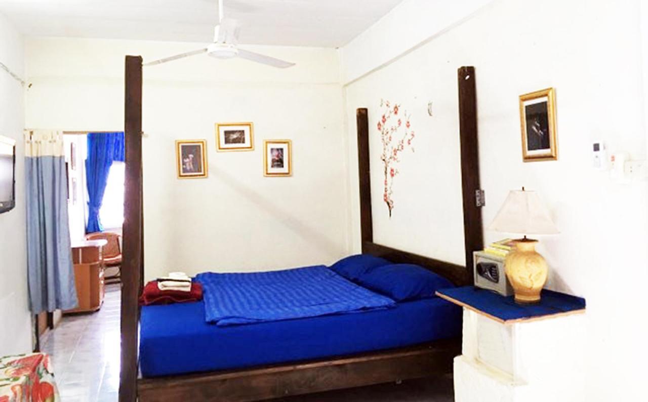 Canterbury Tales Apartment *