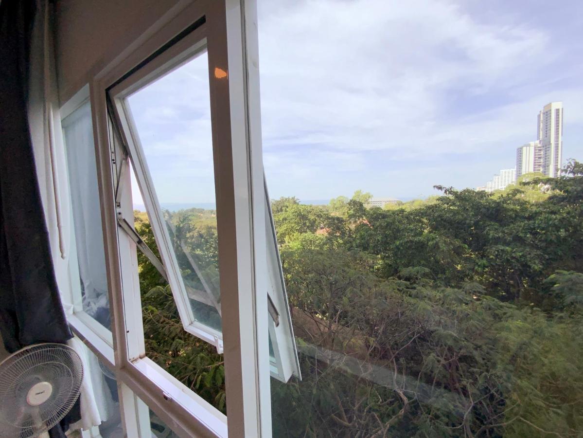 One Tower Seaview 66 *