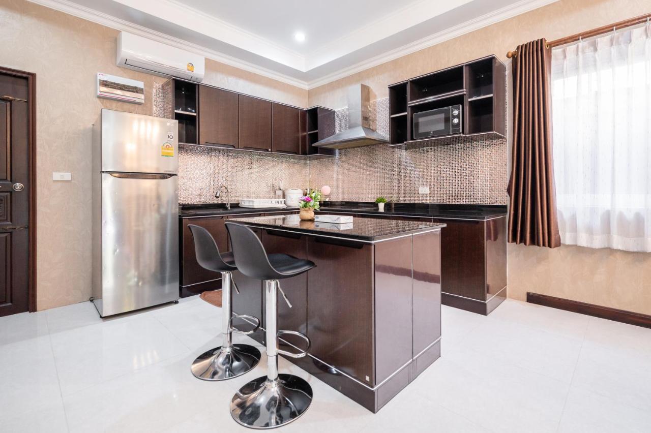 Villa Luxury 3 Bhk 200m From The Pattaya