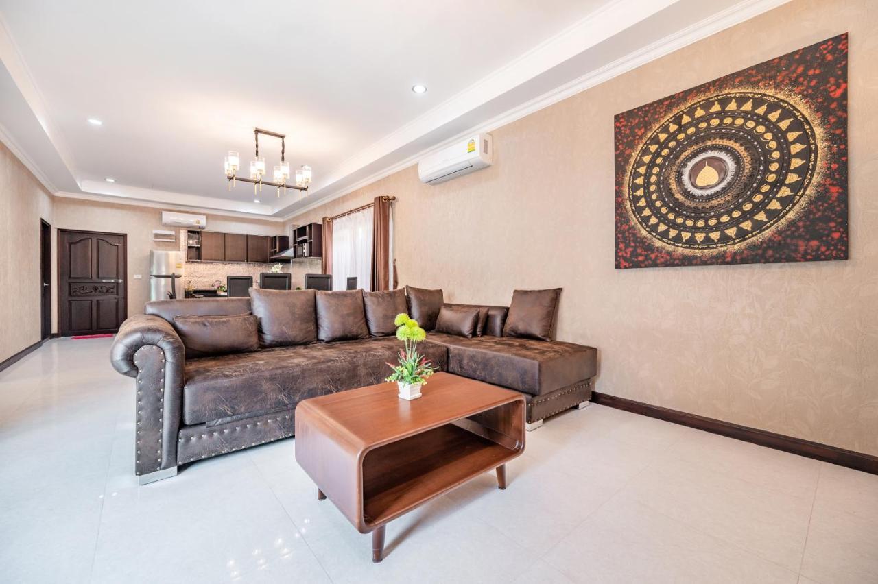 Luxury 3 Bhk 200m From The Villa