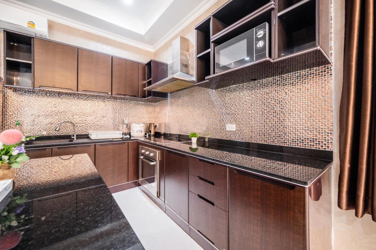 Luxury 3 Bhk 200m From The Villa *