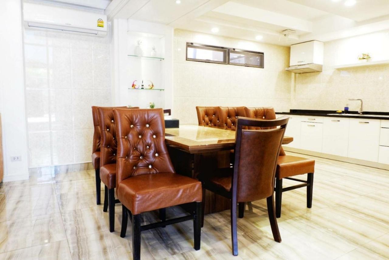 Pool B5 Villa