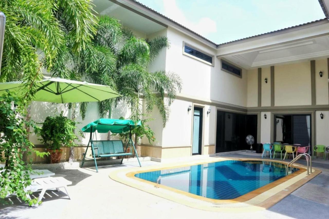 Villa Pool B5 *