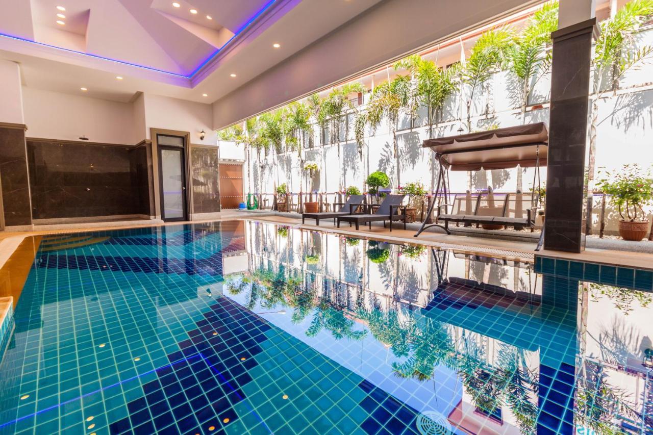 Villa Pool B5 *