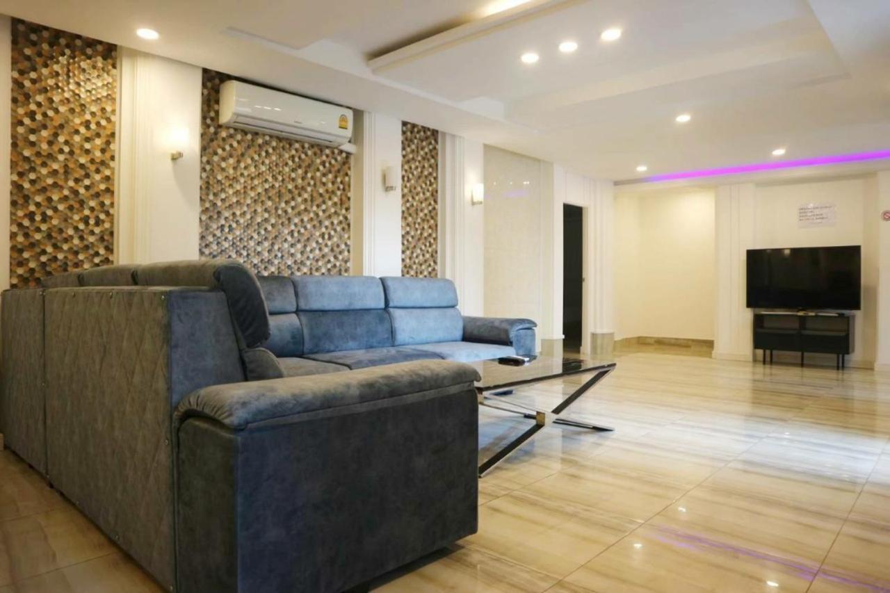 Pool B5 Villa *