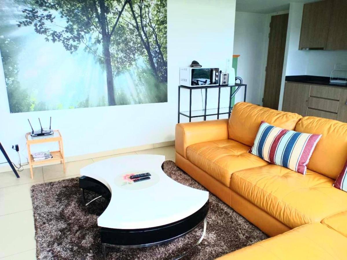 Two Bedrooms 31st Floor 100 Bay Seaview *