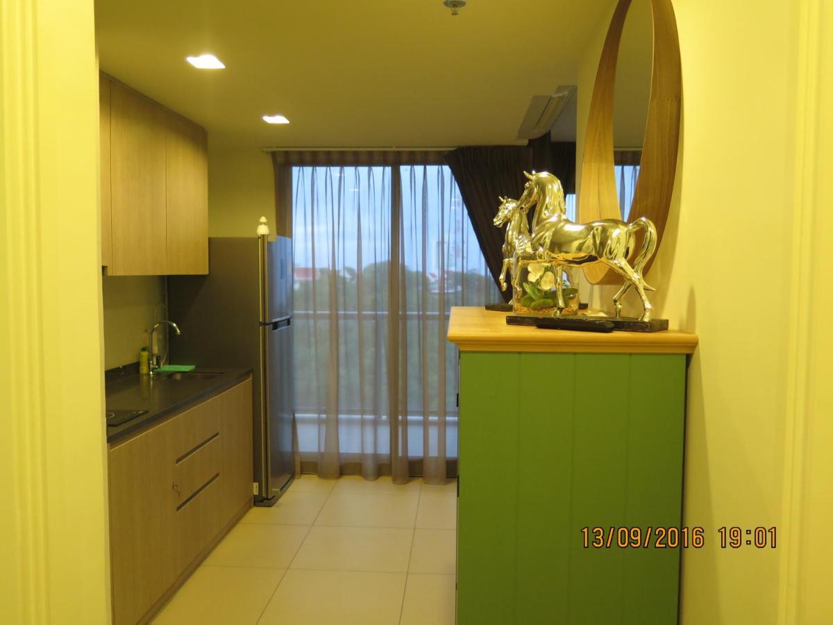 Two Bedrooms 31st Floor 100 Bay Seaview * Pattaya