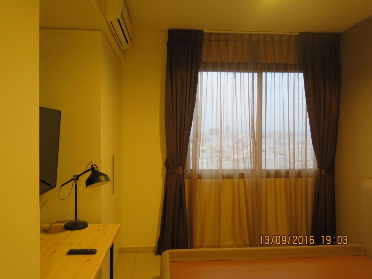 Two Bedrooms 31st Floor 100 Bay Seaview * Pattaya