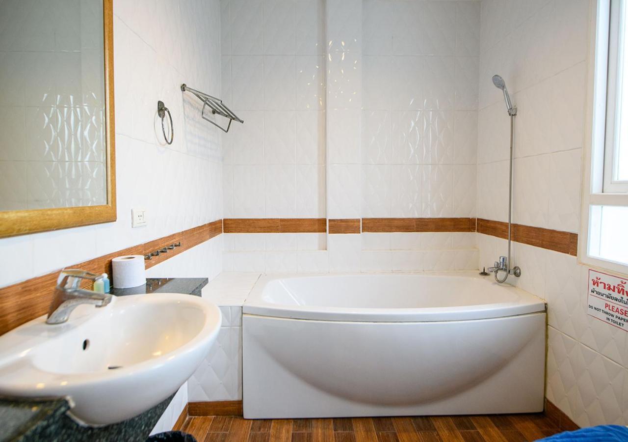 Holiday home 4 Bedroom Town With Private Pool *