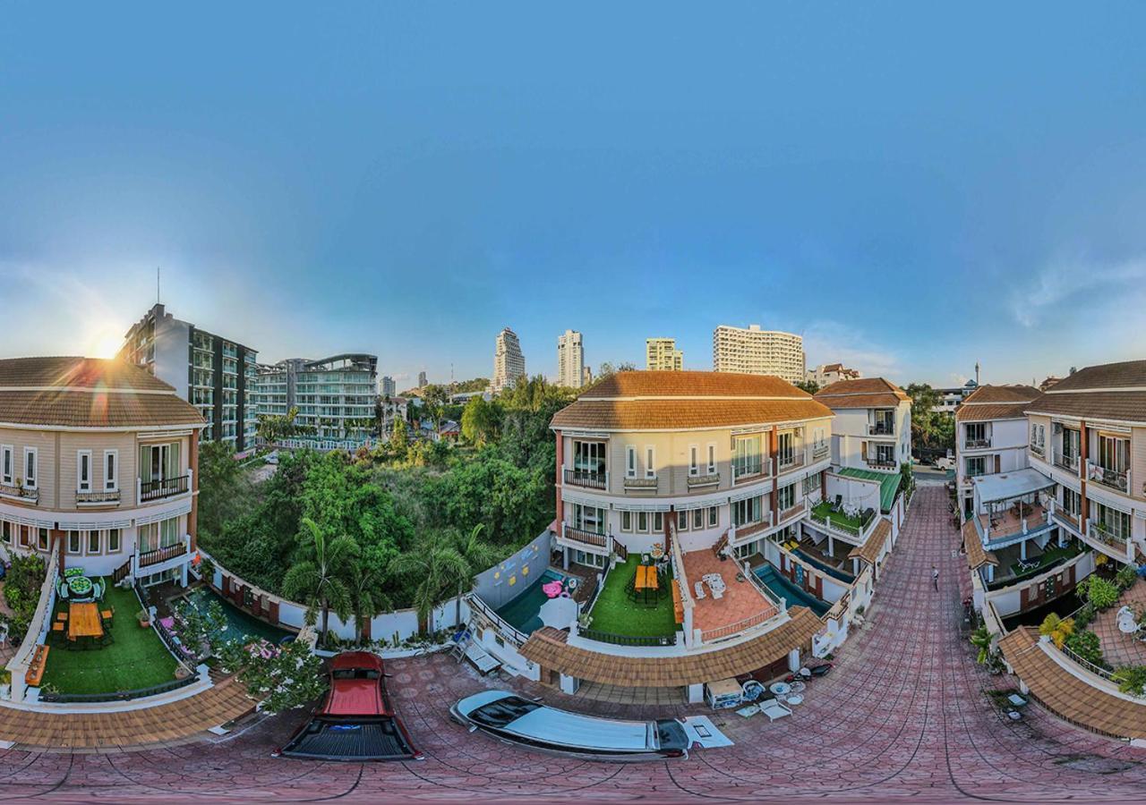 4 Bedroom Town With Private Pool Pattaya