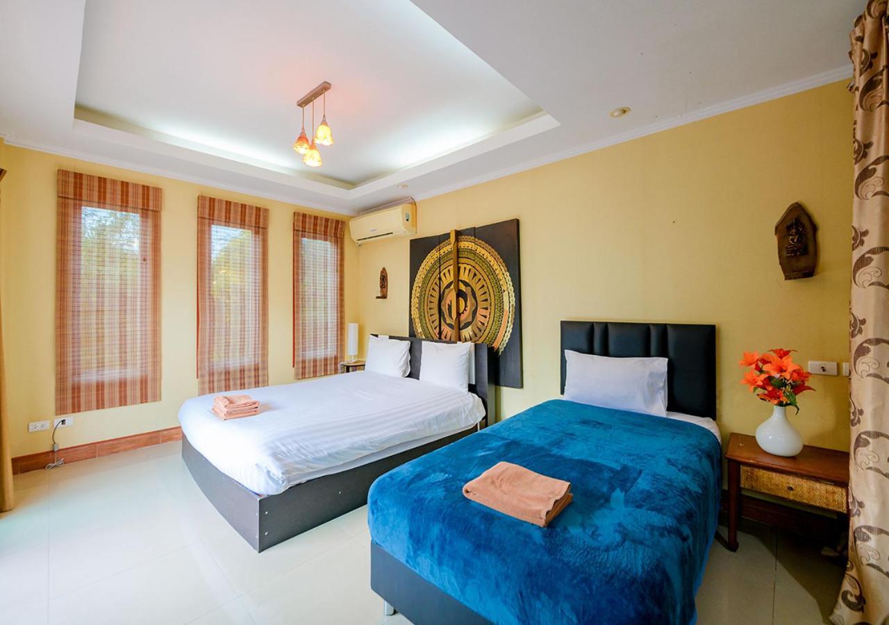 4 Bedroom Town With Private Pool *