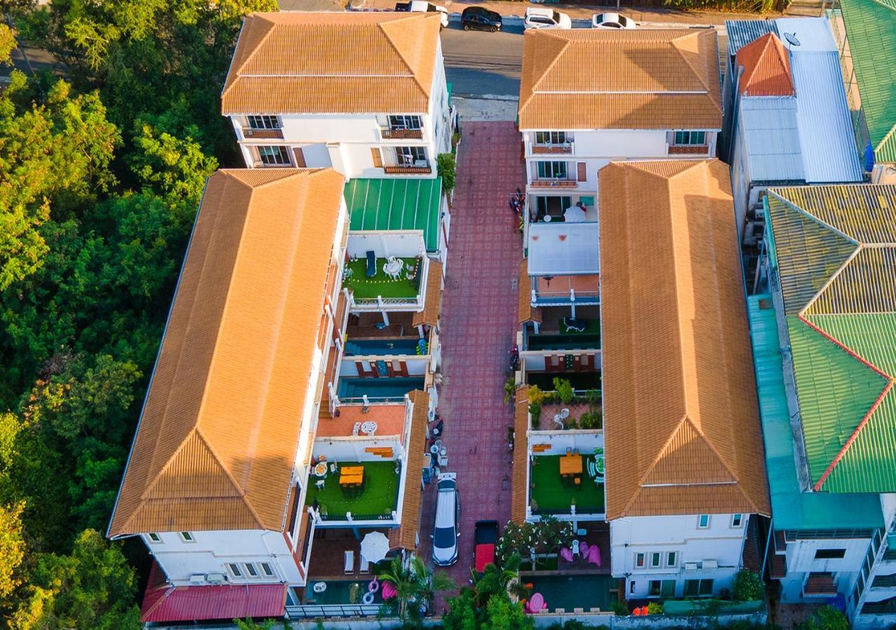 4 Bedroom Town With Private Pool Pattaya