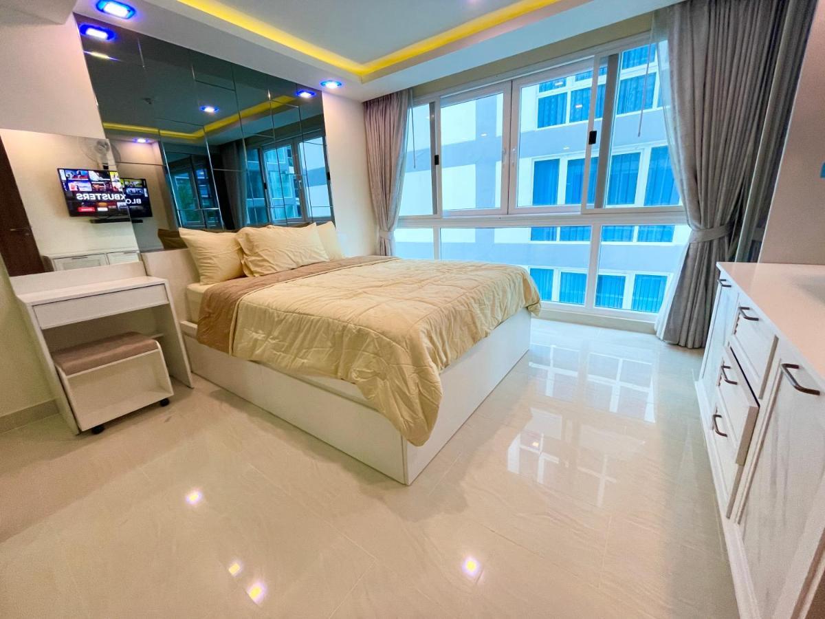 Large Luxury - 2 Bedroom - Centre - Grand Avenue Residences, Pool View - 312