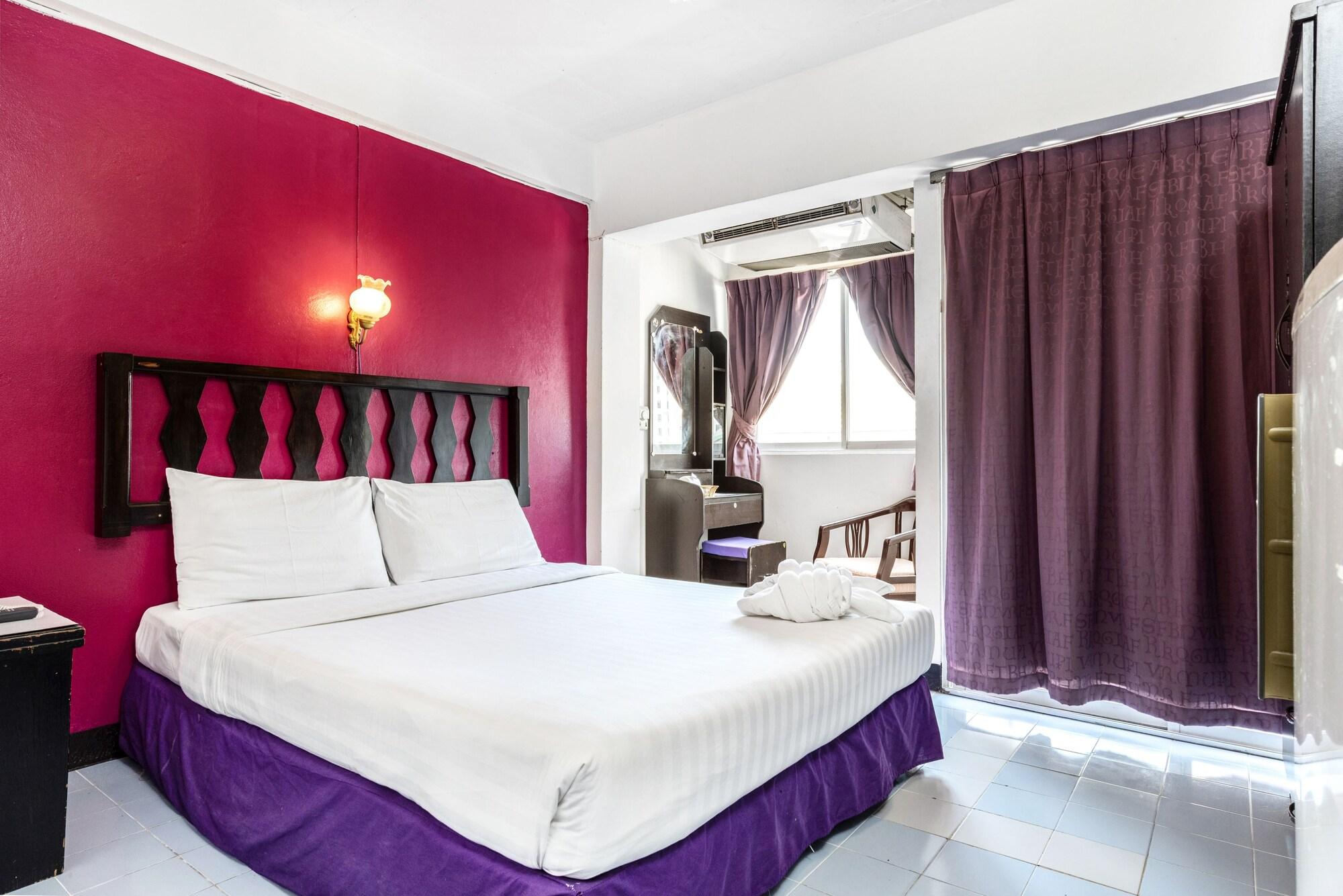 Sawasdee Hotel 2*