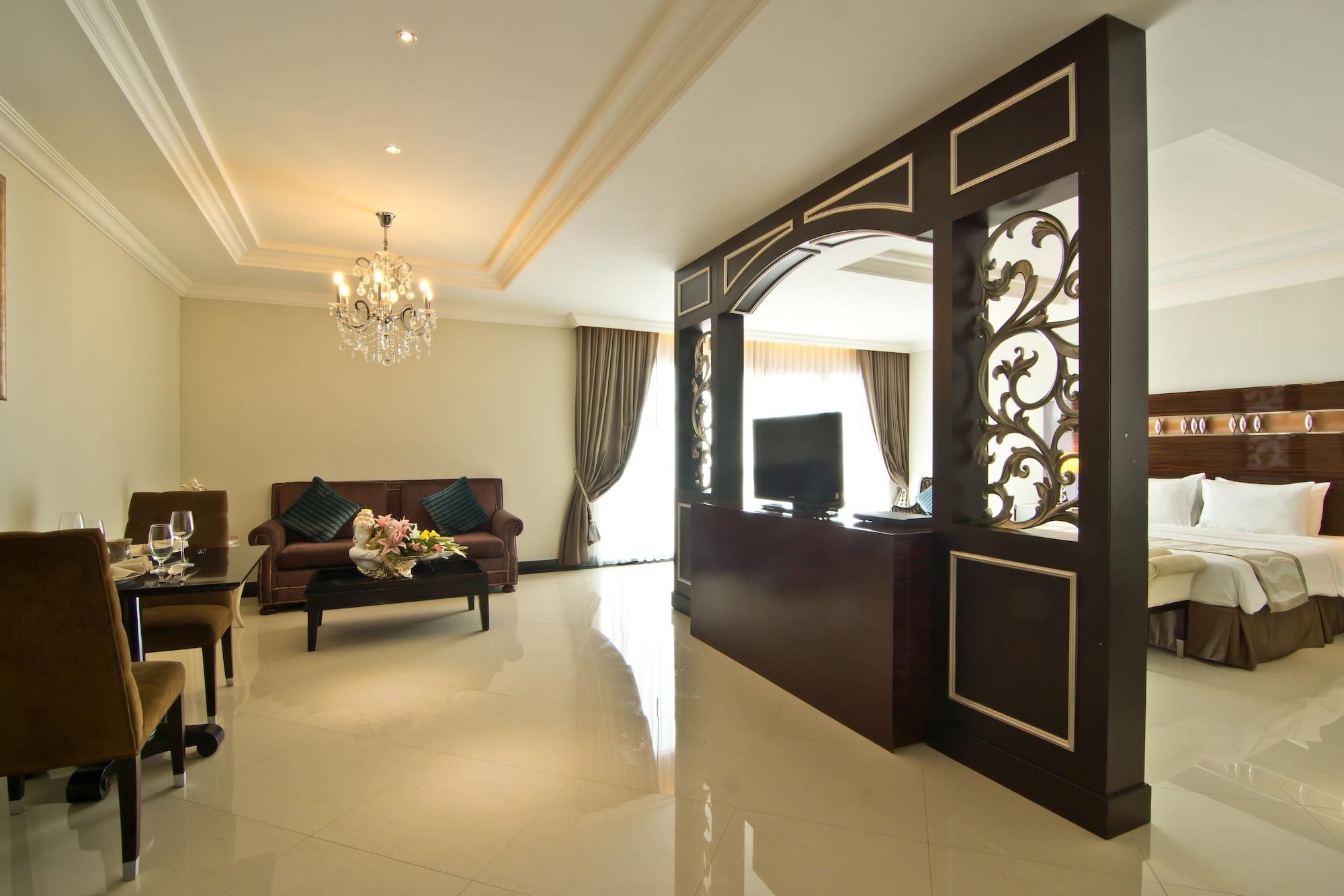 Hotel Lk Royal Wing