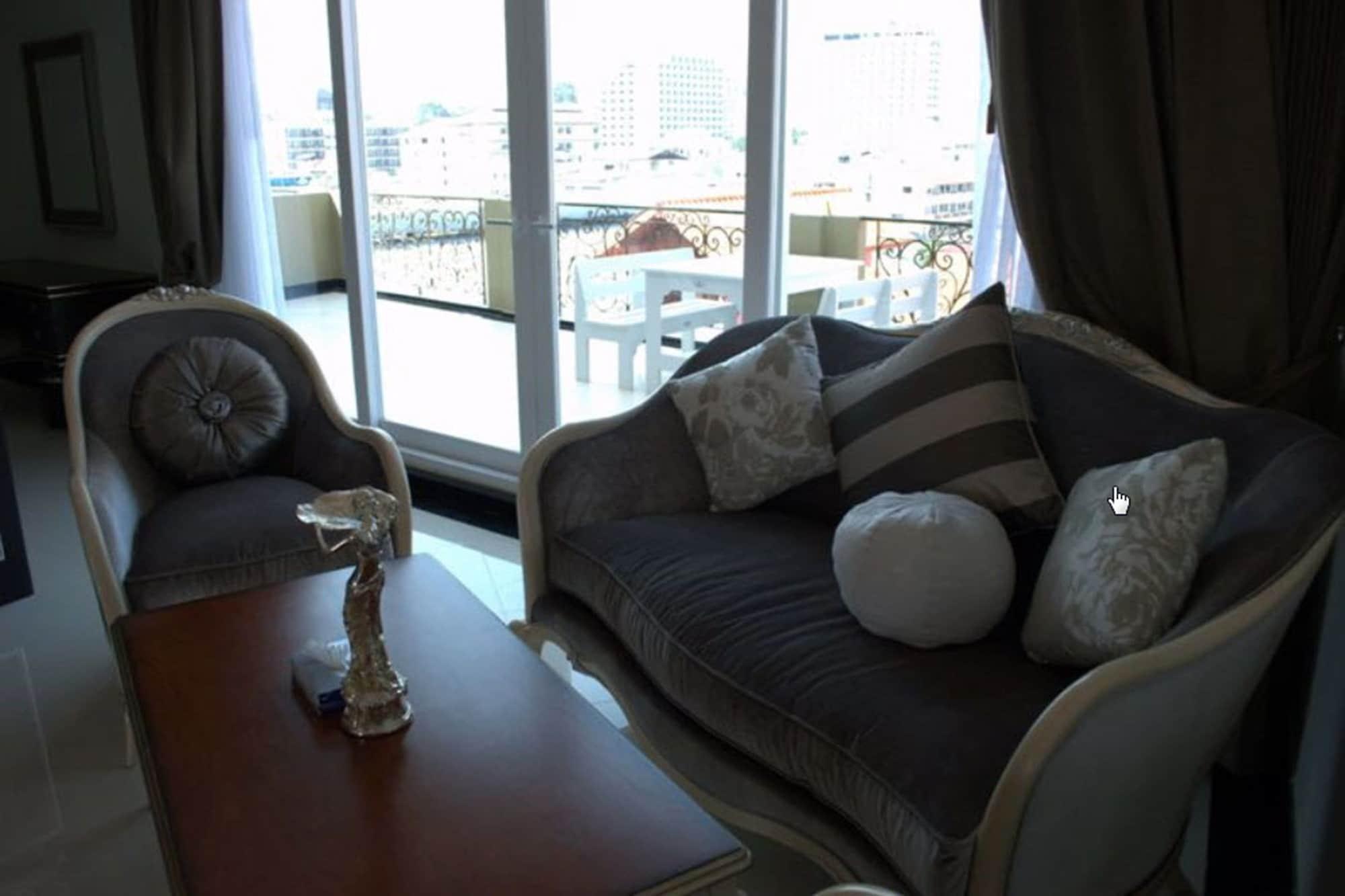 Hotel Lk Royal Wing 3*