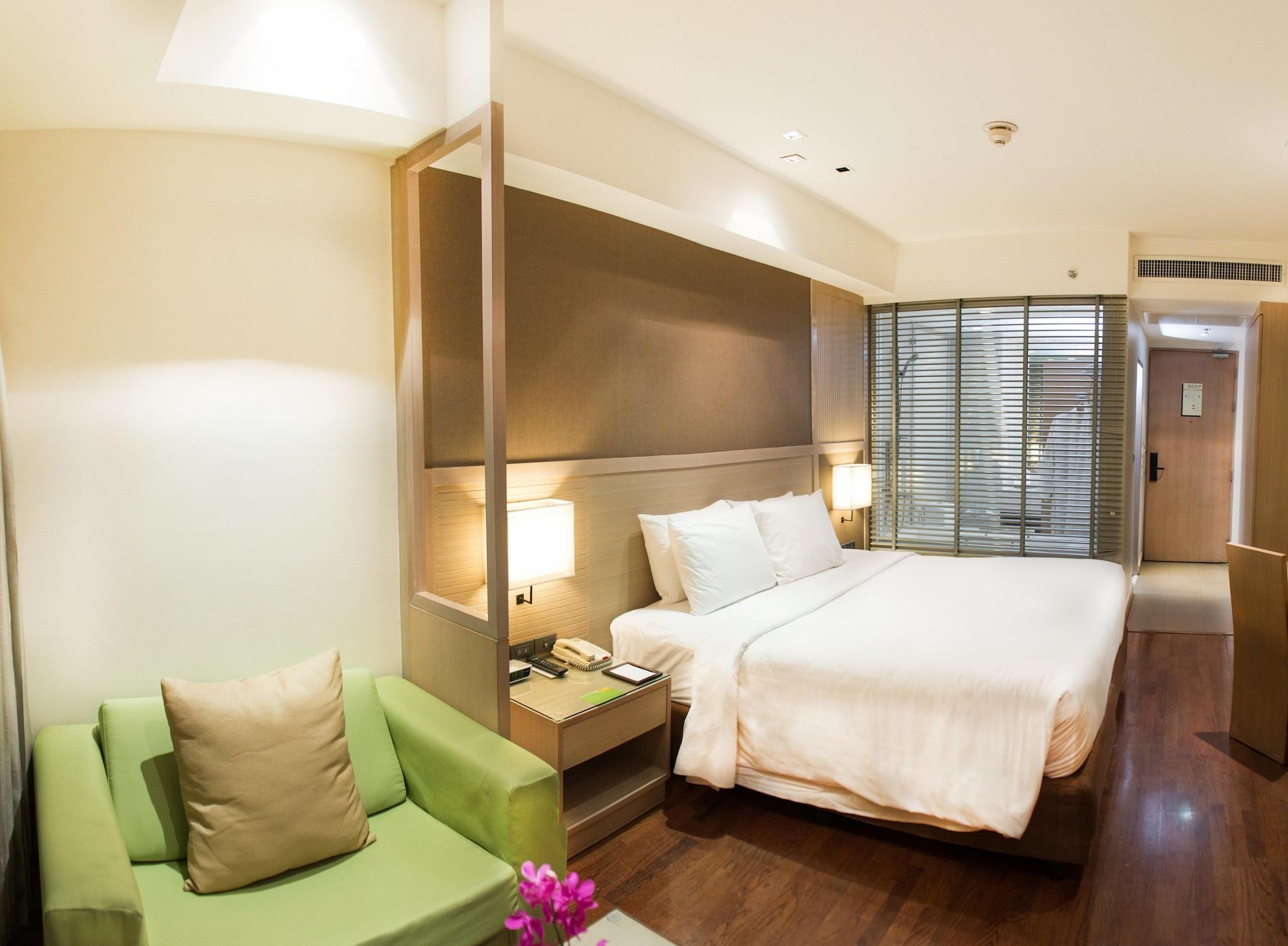 Signature Hotel 4*