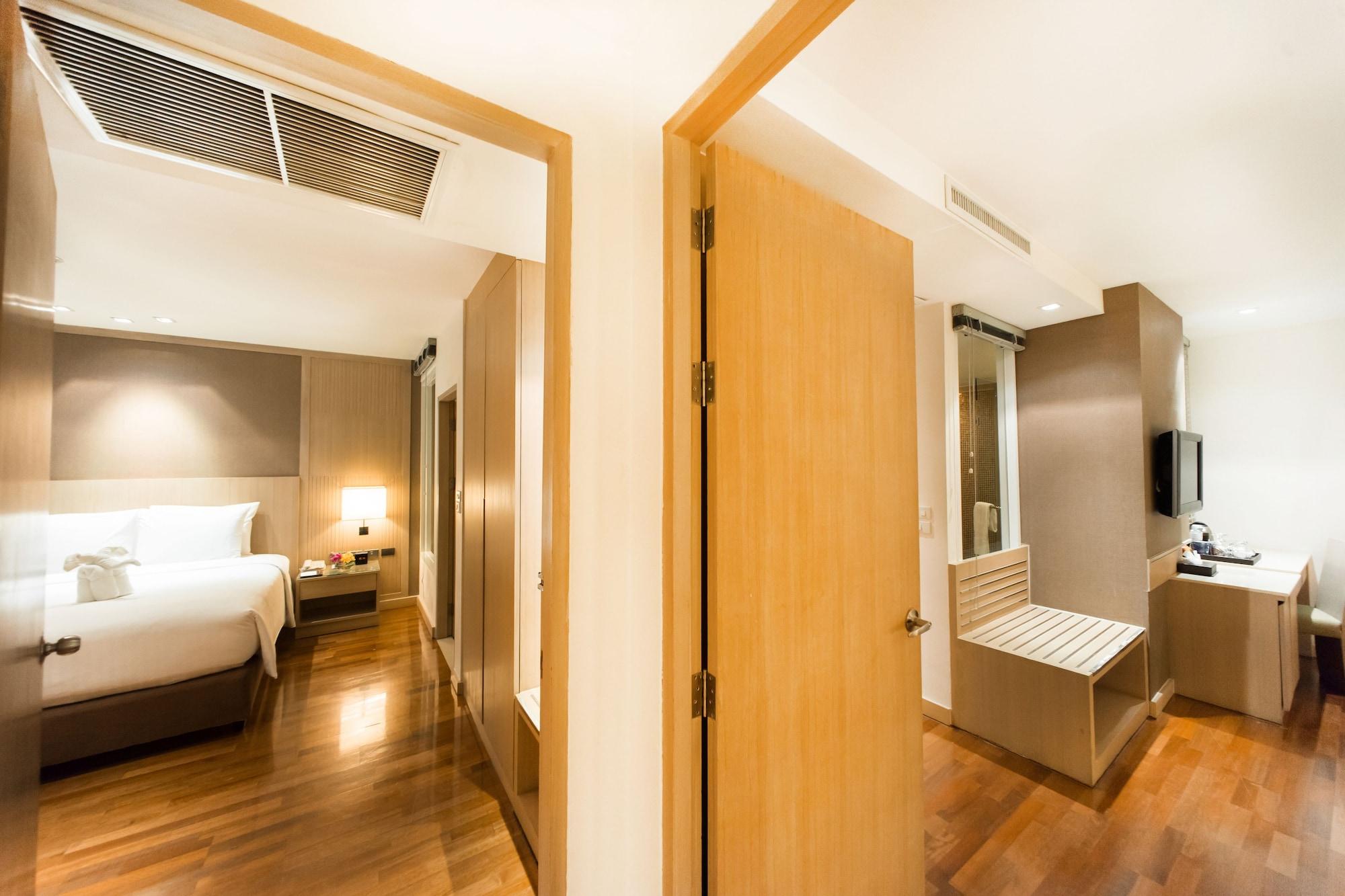 Signature Hotel 4*