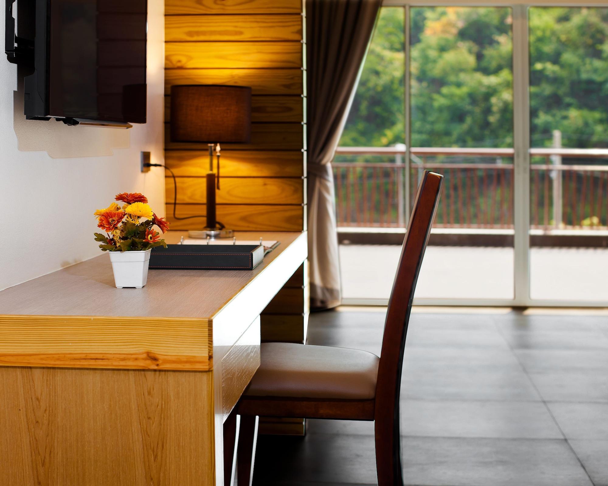 Hotel Balihai Bay 4*