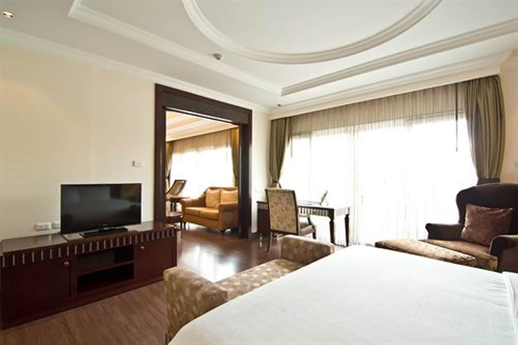 Lk Hotel 3*