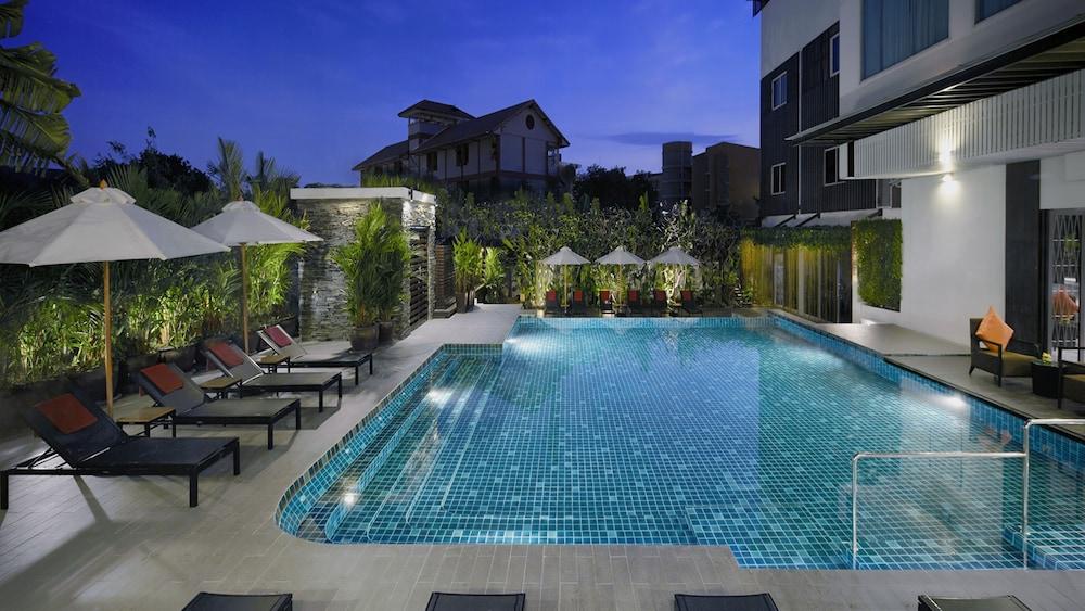 Signature Hotel 4*