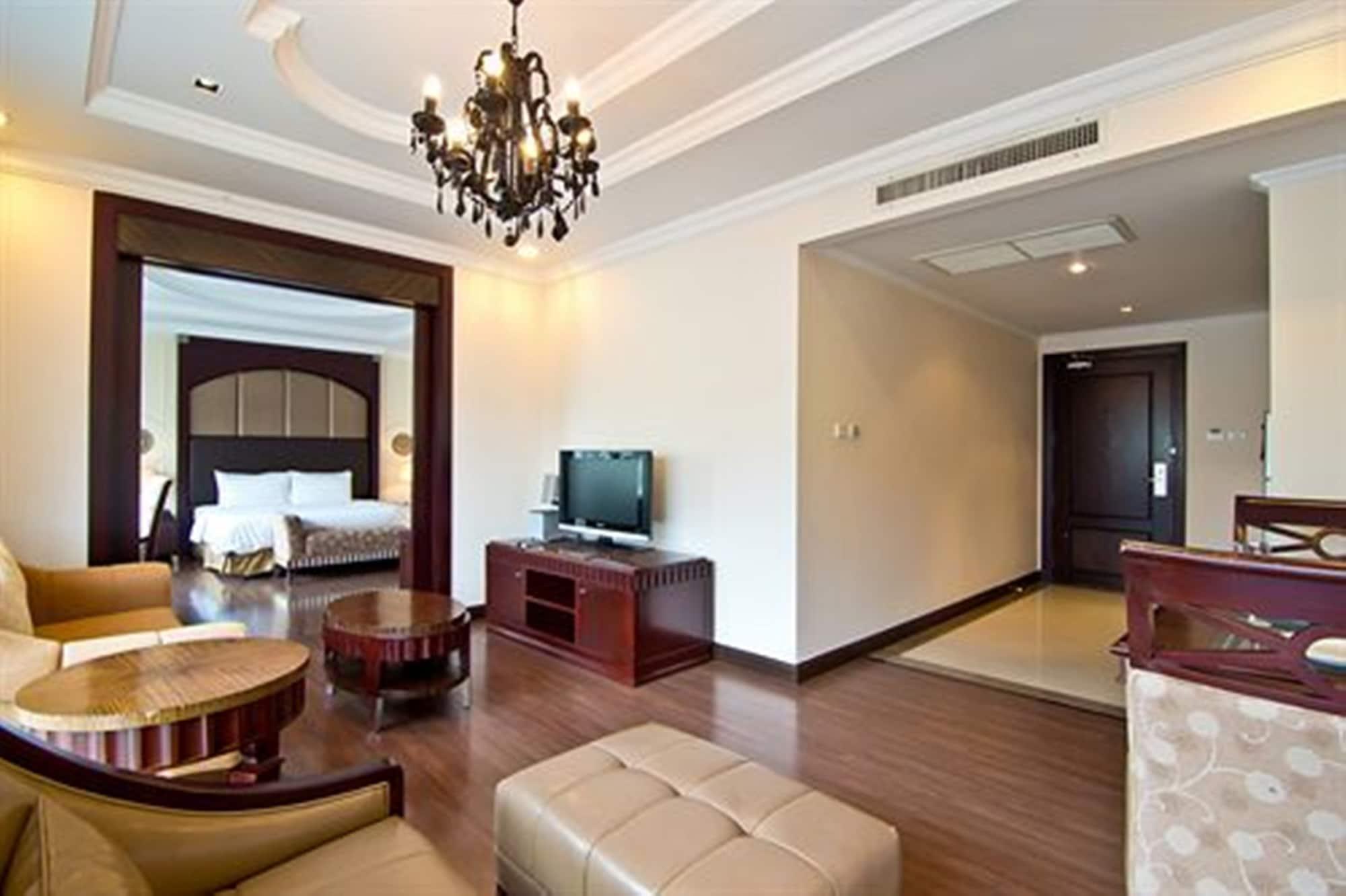 Lk Hotel 3*