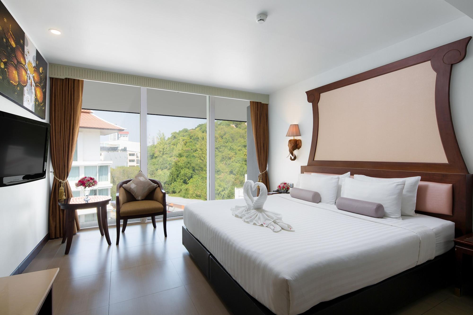 Aiyara Grand Hotel