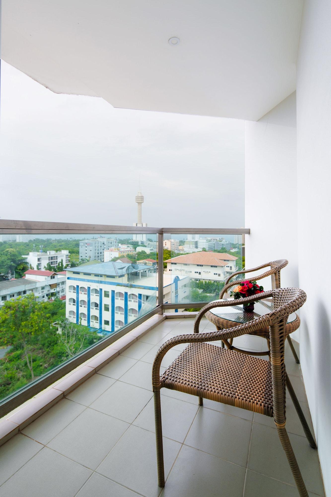 Aiyara Grand Hotel 5*