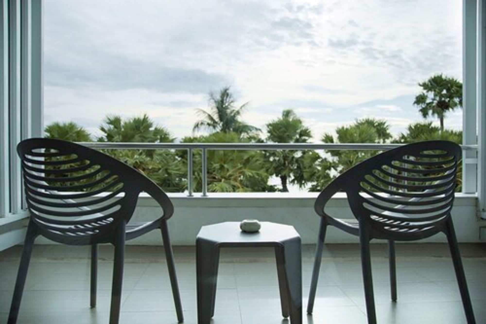 Hotel Baboona Beachfront Living 3*