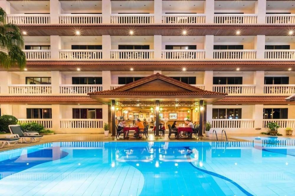 The Garden Aparthotel 3*