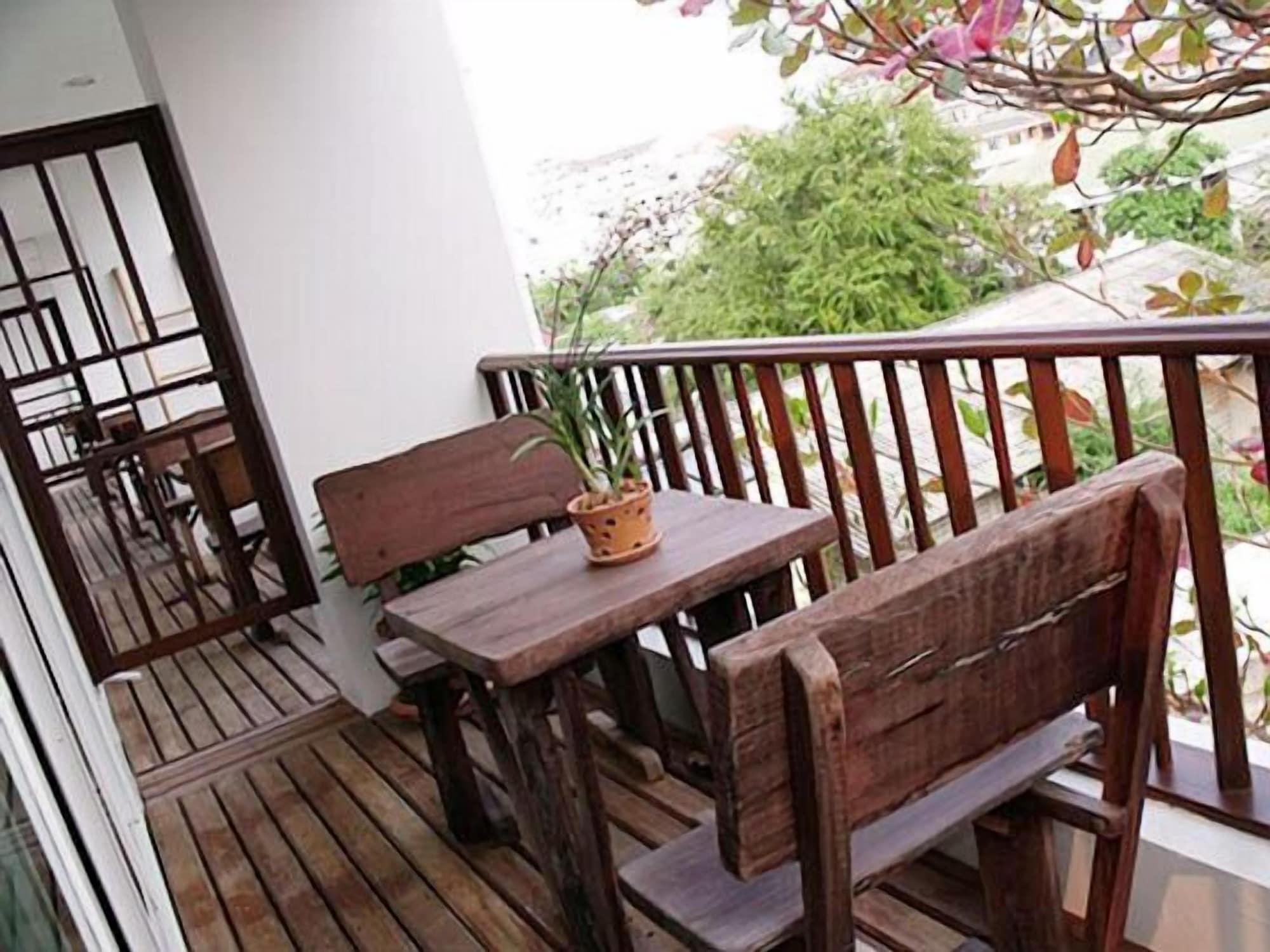 Chada Thai House Hotel 2*