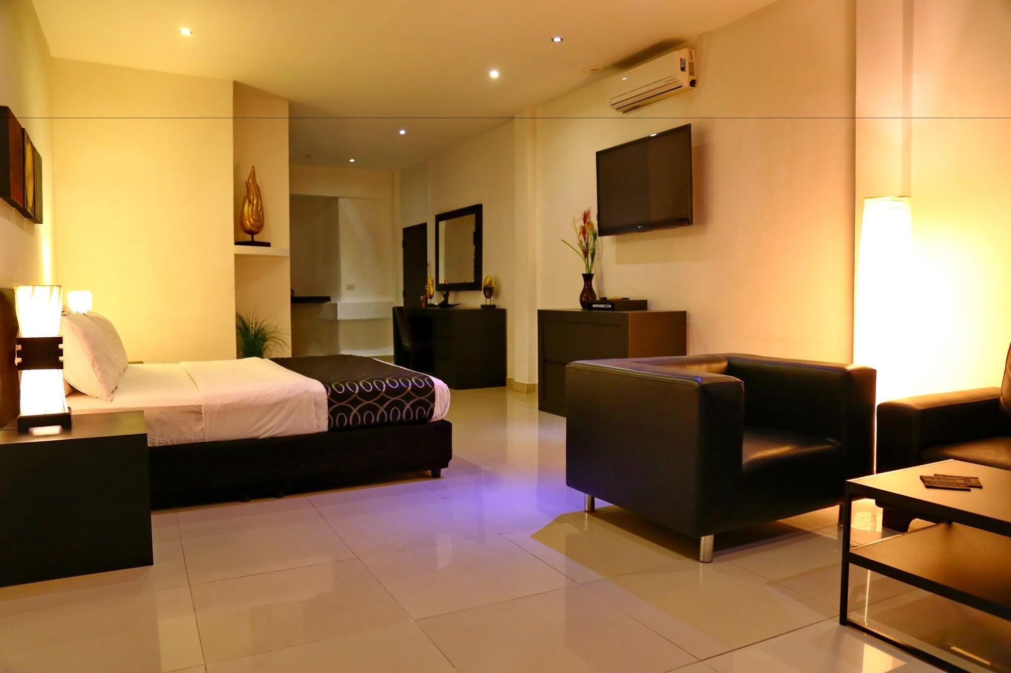 Hotel East 3*