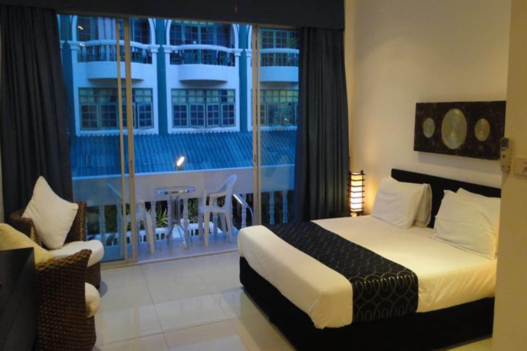 Hotel East 3*