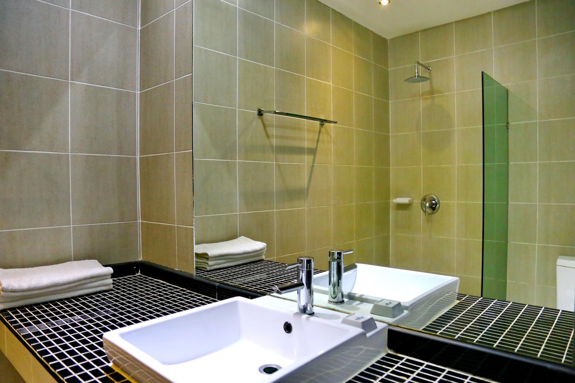 Hotel East 3*