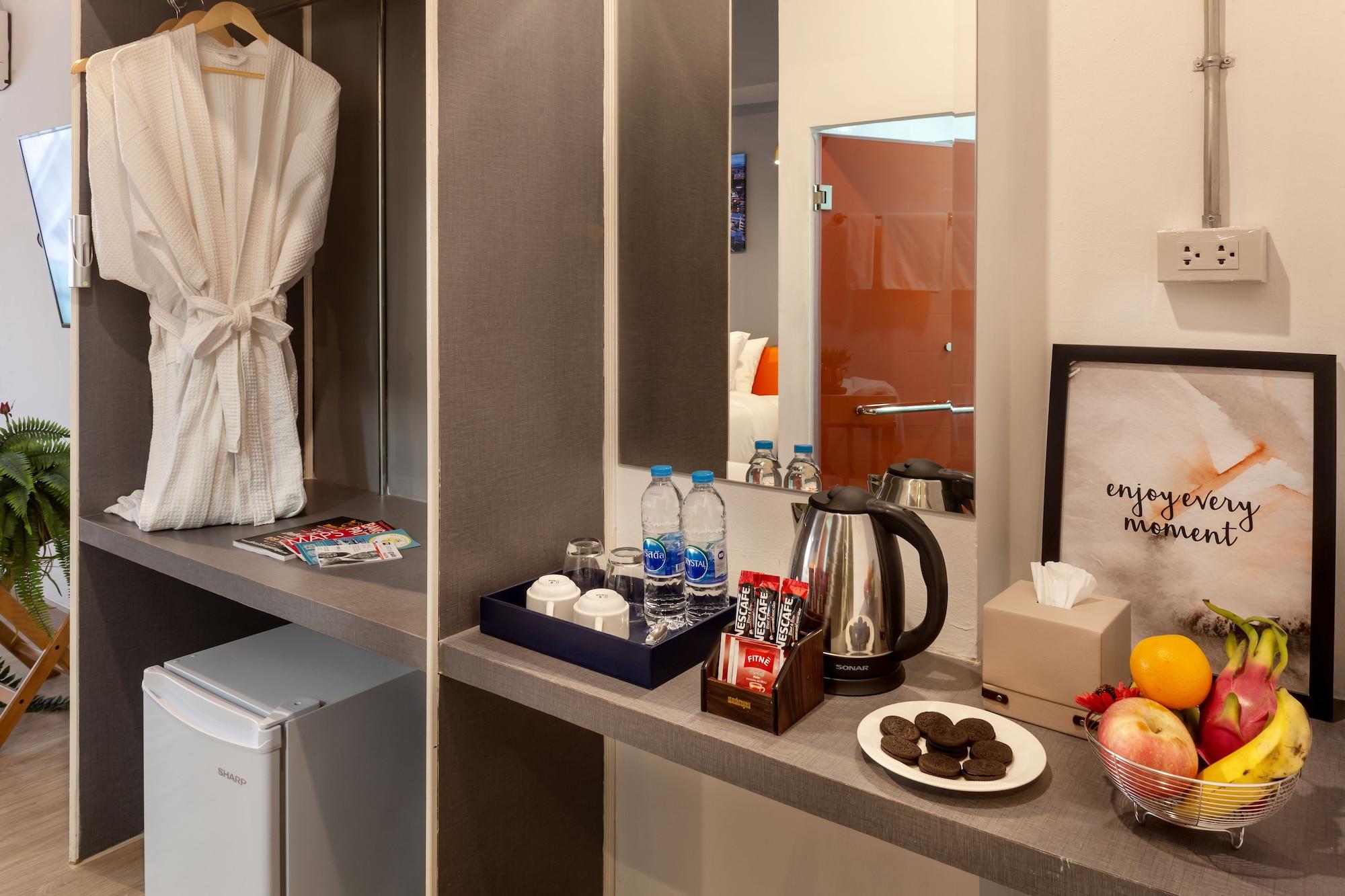 7 Days Premium Hotel