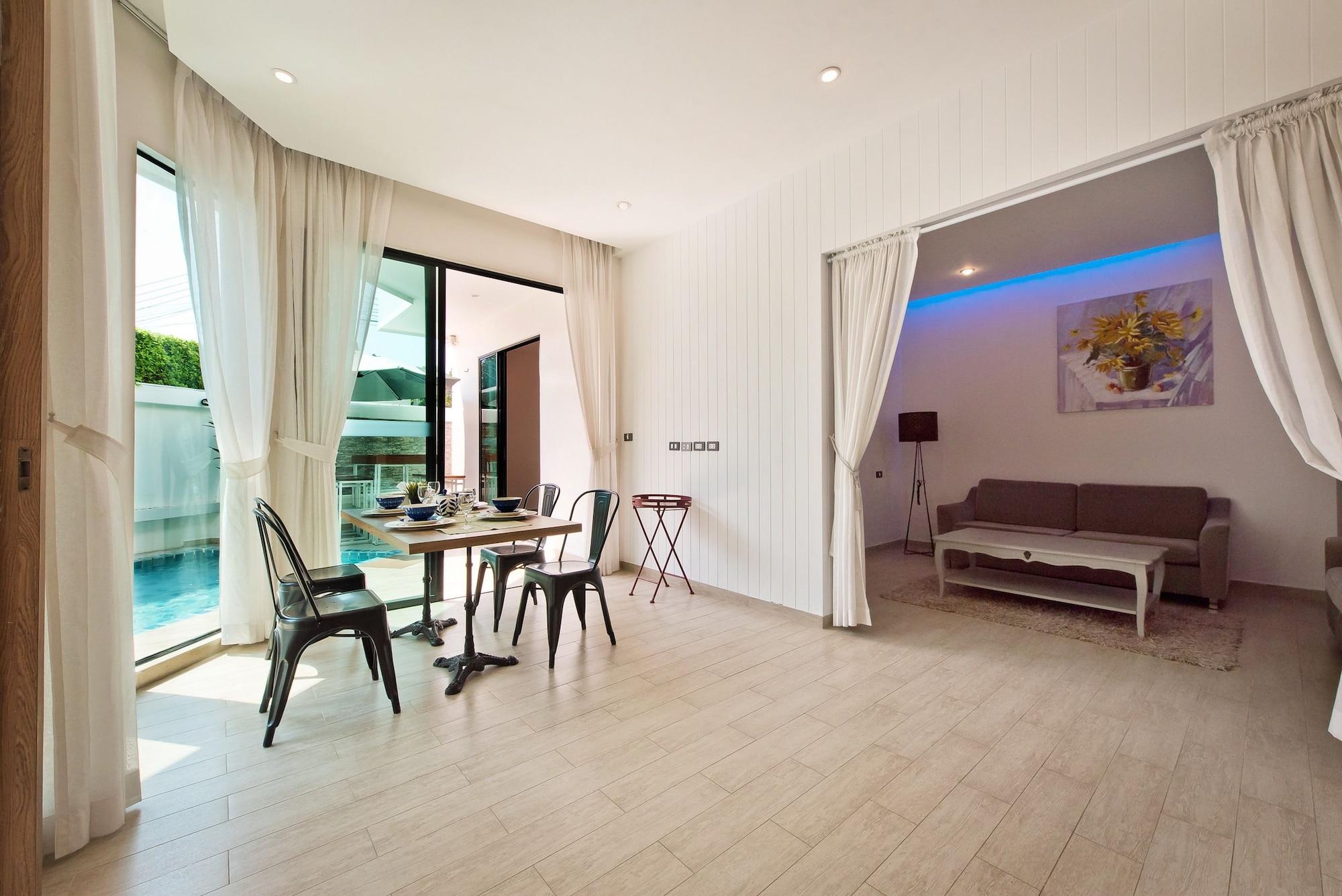 Tropicana Pool Vila