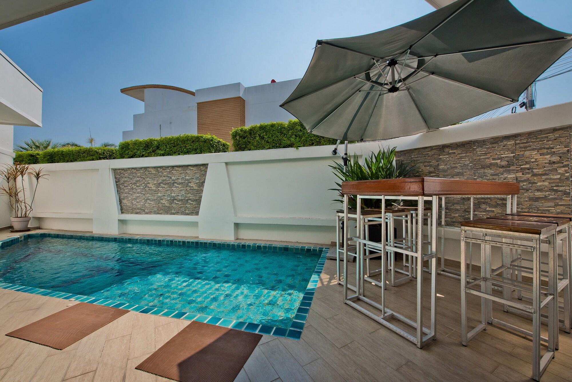 Tropicana Pool Vila