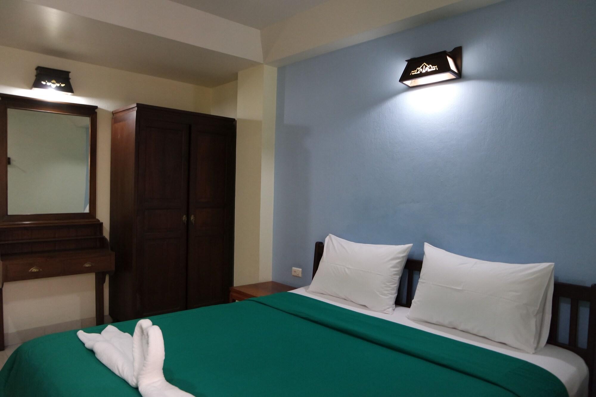 Hotel Nikom Court
