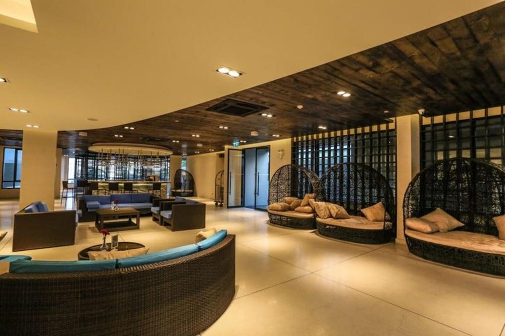 โกลเดน ทิวลิป พัทยา บีช รีสอร์ต โรงแรม 5*