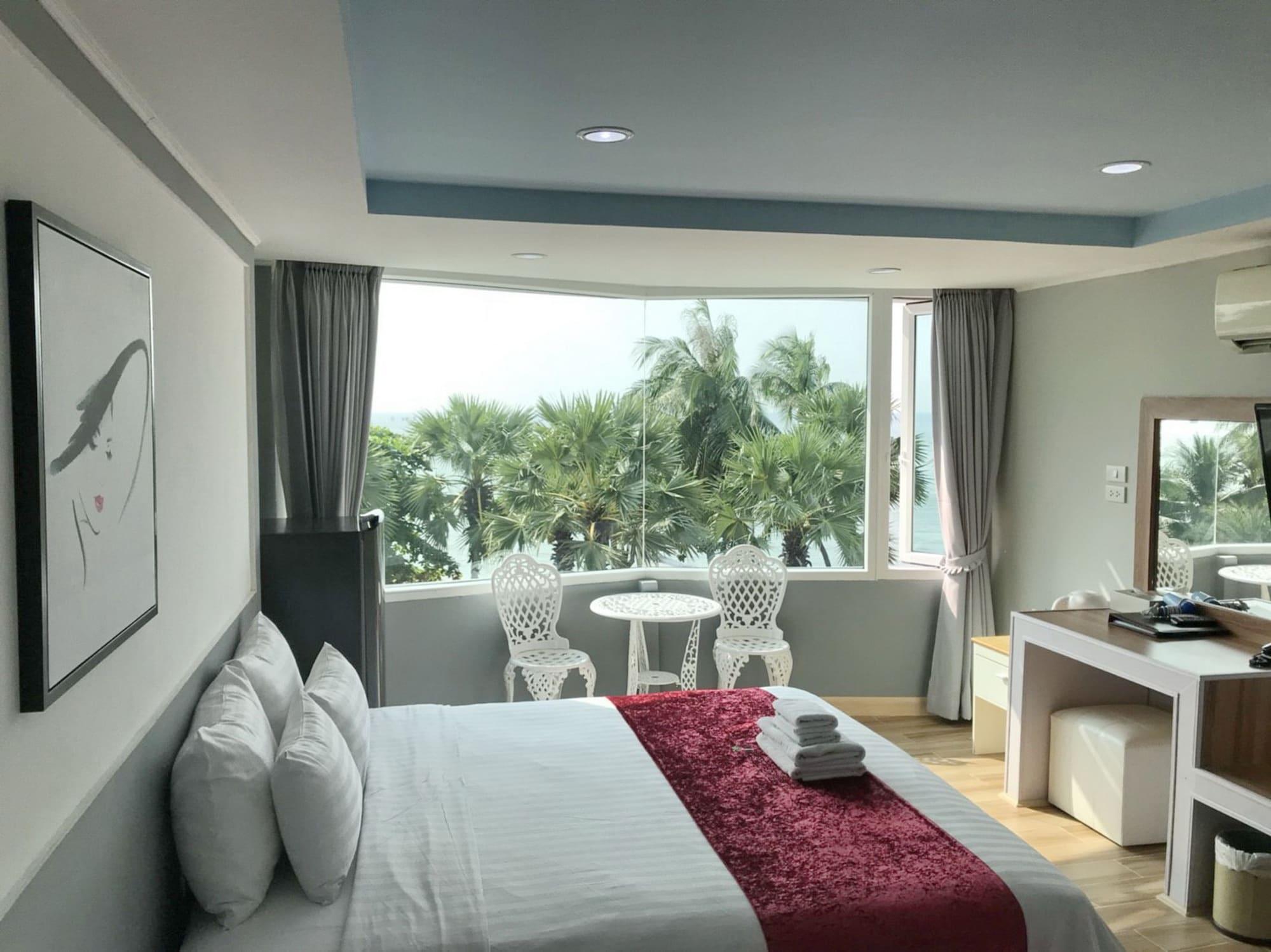 The Front Resort, Hotel 3*