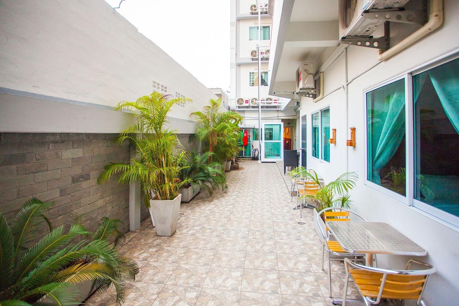 Apollo Aparthotel 2*